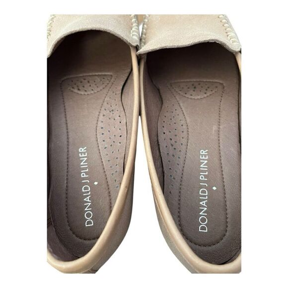 Donald J Pliner Women’s 5.5 Beige Loafers Driver in Beige Suede Slip On - Picture 6 of 10